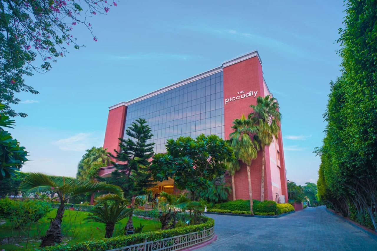 Hotel The Piccadily Lucknow Exterior foto