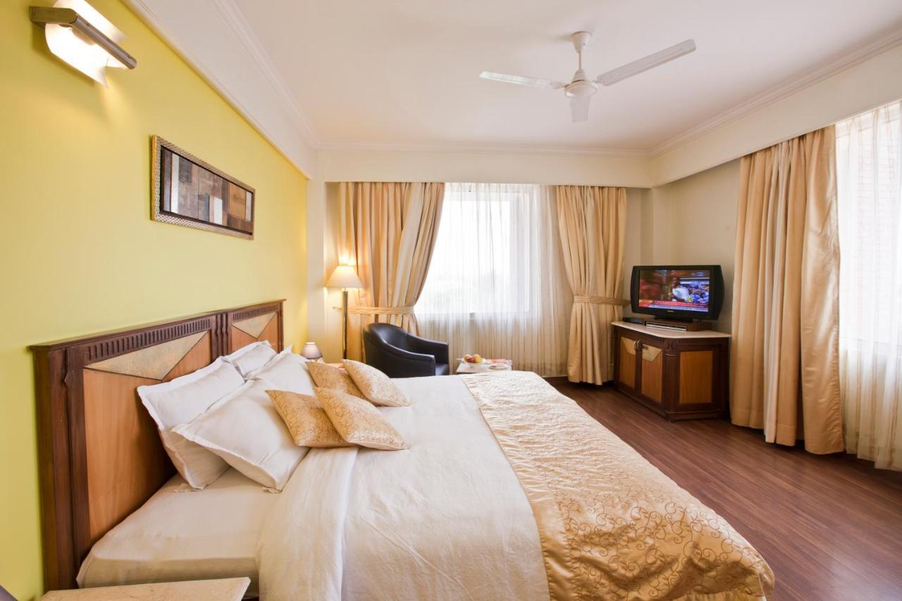 Hotel The Piccadily Lucknow Exterior foto