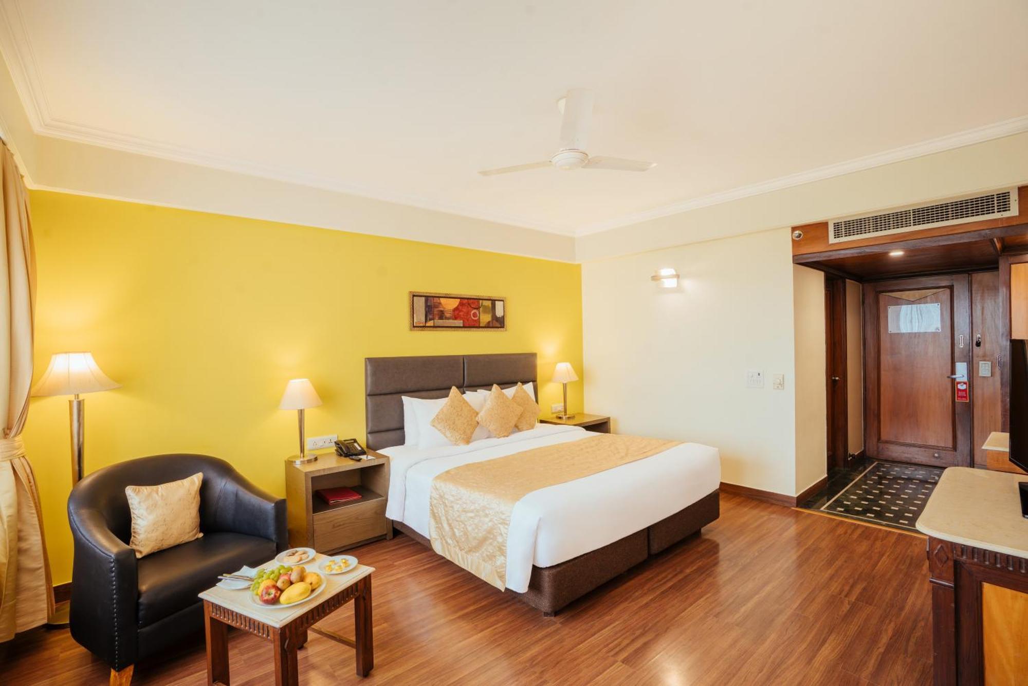 Hotel The Piccadily Lucknow Exterior foto