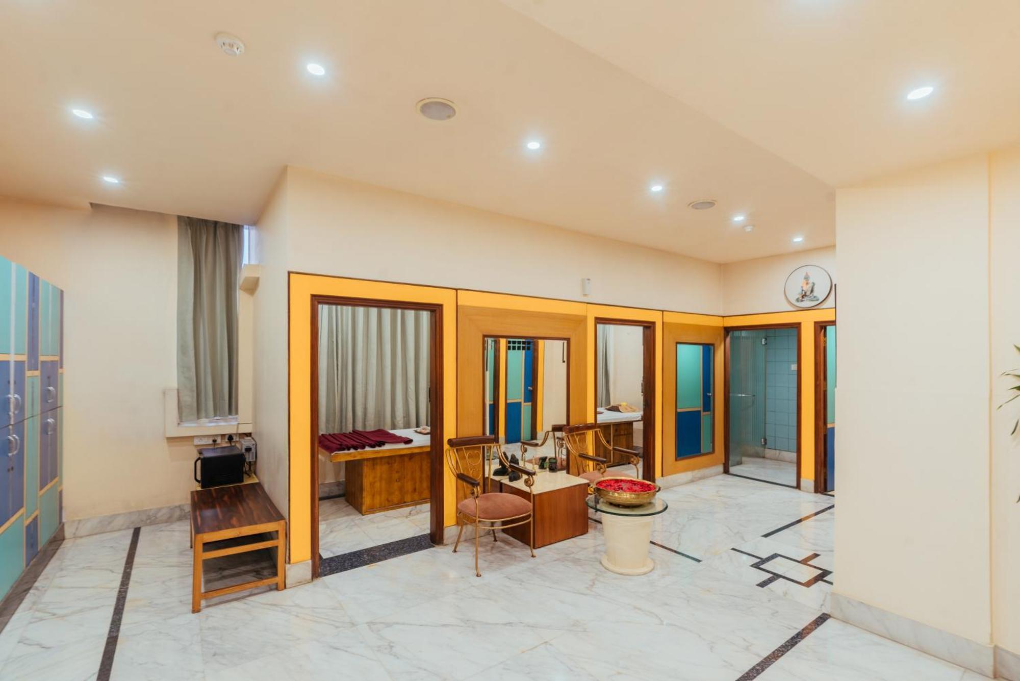 Hotel The Piccadily Lucknow Exterior foto